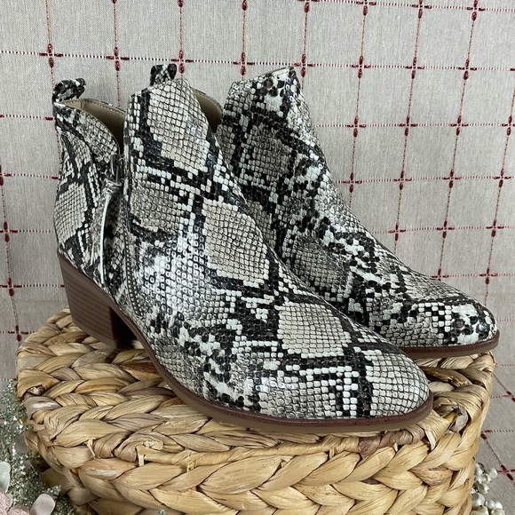 MIA “Auden” Snakeskin Embossed Ankle Boots Almond Toe Sz 7.5 Bootie NWOB - Picture 2 of 7
